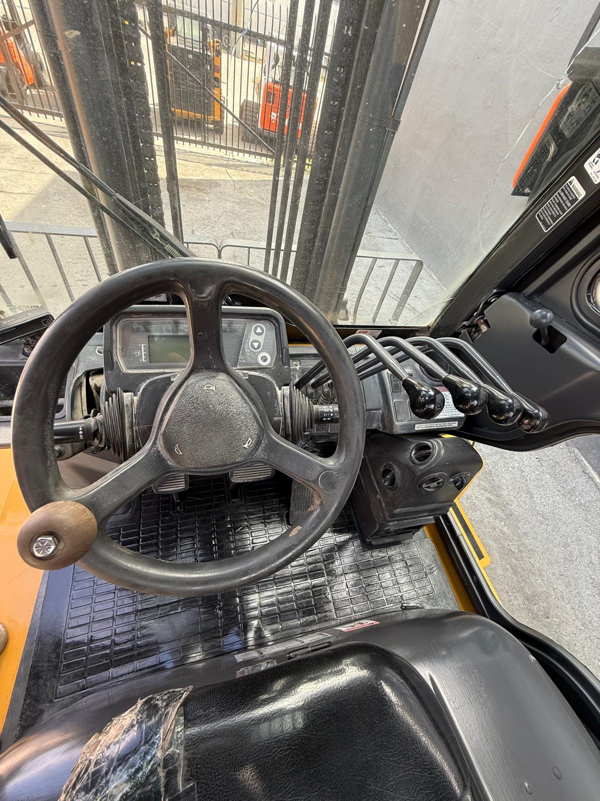 2014 Cat DP70N 12,300 lb Diesel Forklift