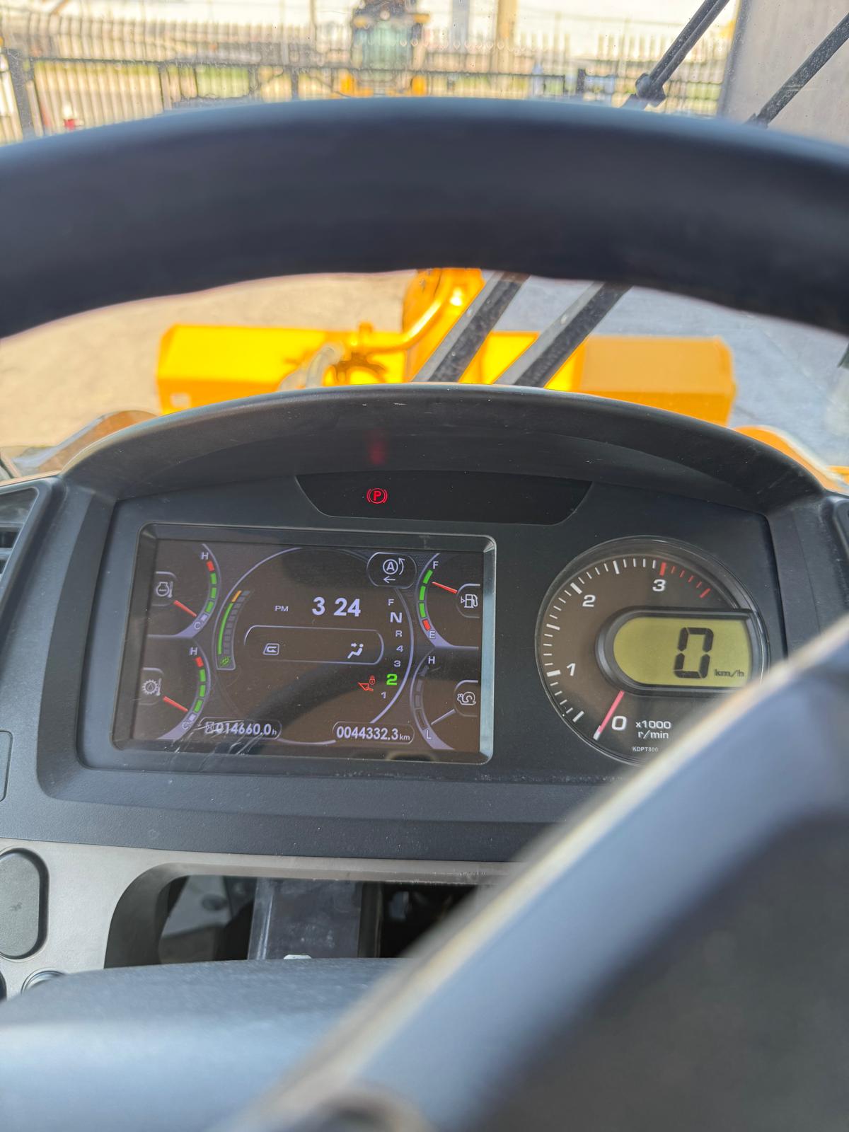 2015 Komatsu WA270-7