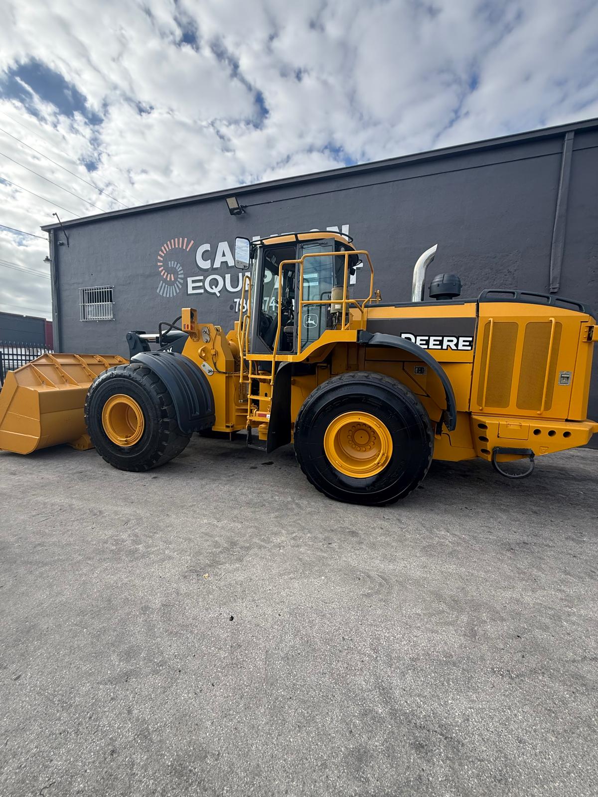 2012 John Deere 824K Wheel Loader